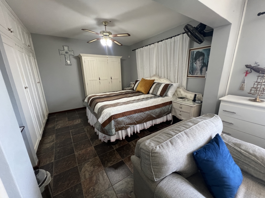 4 Bedroom Property for Sale in Bonza Bay Eastern Cape